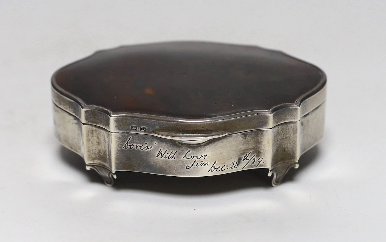 A George V silver and tortoiseshell mounted shaped oval trinket box, Birmingham, 1929, with engraved inscription, 12.6cm.